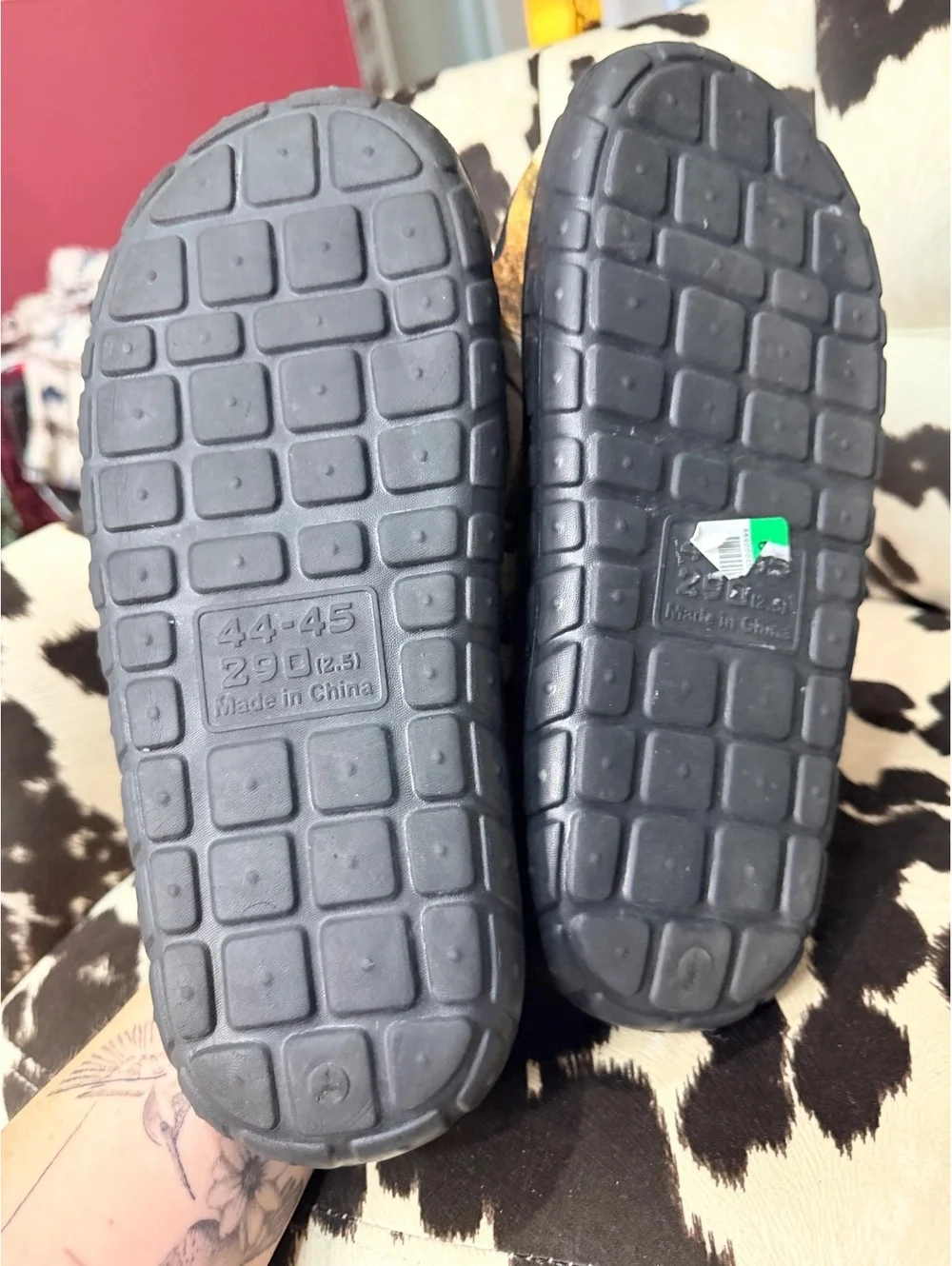 Comfortable Horse Print Slip-On Slippers with Cushioned Sole